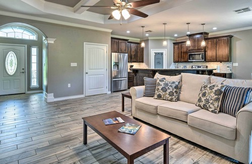 Aransas Pass House | NEW! Sunny House w/ Yard ~ 9 Mi to Port Aransas!