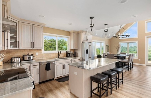 Stanley Ski Chalet | New! Sunset Mountain Retreat