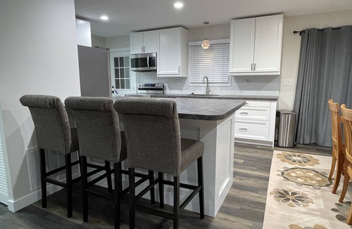 Mentor House | NEW, Super Comfortable Ranch!