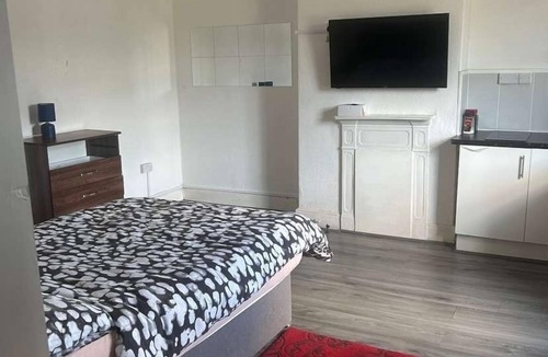 Smethwick Apartment | New Talbot Guest House