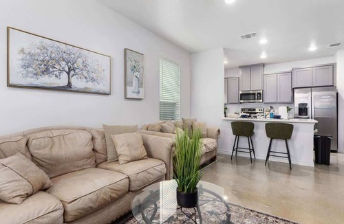 Temple House | NEW* Temple, 12 BD Contractor & Group Friendly