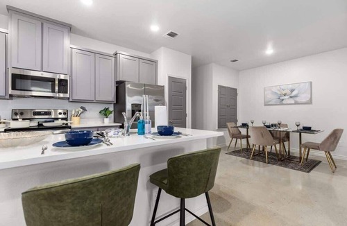 Temple House | NEW* Temple, 12 BD Contractor & Group Friendly