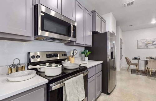 Temple Condo | NEW Temple Townhome 6PPL | Near PowerPlant & VA Hospital | 1 Story Wi-fi + Park