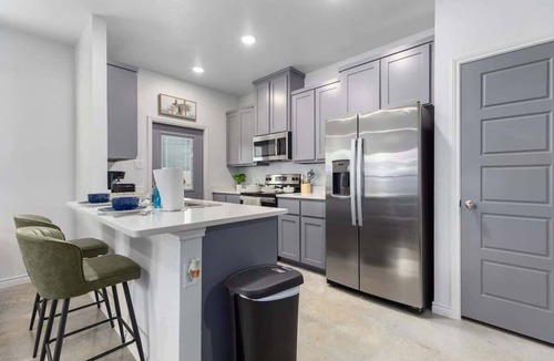 Temple Condo | NEW Temple Townhome 6PPL | Near PowerPlant & VA Hospital | 1 Story Wi-fi + Park