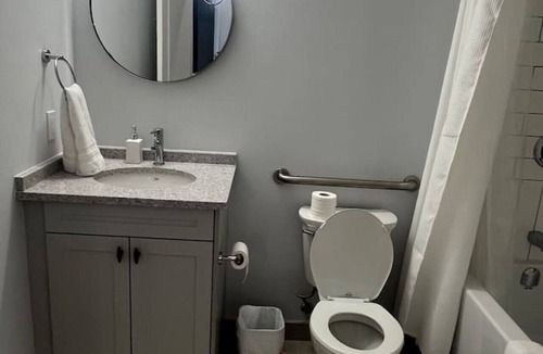 Grand Bend Apartment | *New* The Carlyle 209
