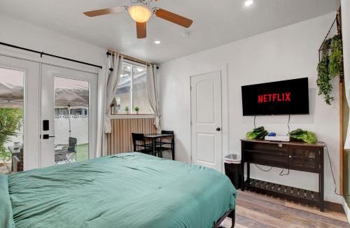 Las Vegas House | New! The Casita Sol, Fireplace, Backyard, Quiet