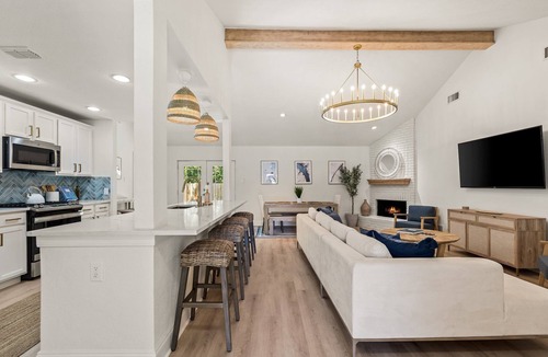 Frisco Villa | NEW-The Frisco Greek Villa-POOL-Sleeps 16-Close to PGA/The Star/Toyota Stadium