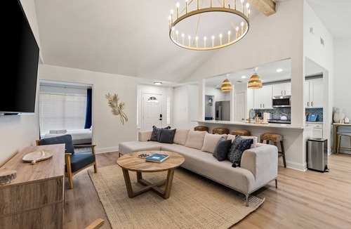 Frisco Villa | NEW-The Frisco Greek Villa-POOL-Sleeps 16-Close to PGA/The Star/Toyota Stadium