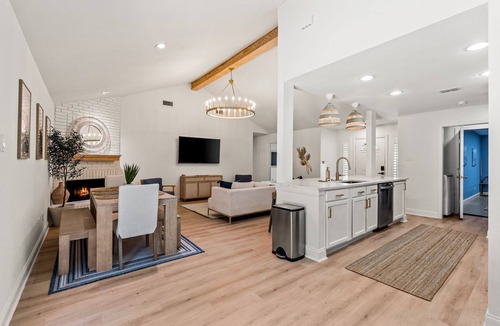 Frisco Villa | NEW-The Frisco Greek Villa-POOL-Sleeps 16-Close to PGA/The Star/Toyota Stadium
