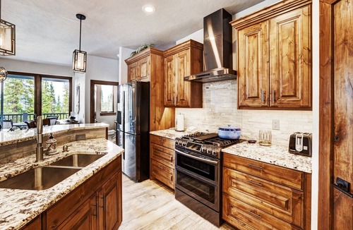 Quandary Village House | NEW The Hamilton Chalet: Private Hot Tub, Seclusion, & Incredible Mtn Views!