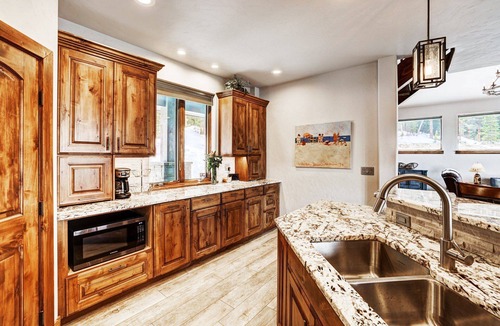 Quandary Village House | NEW The Hamilton Chalet: Private Hot Tub, Seclusion, & Incredible Mtn Views!