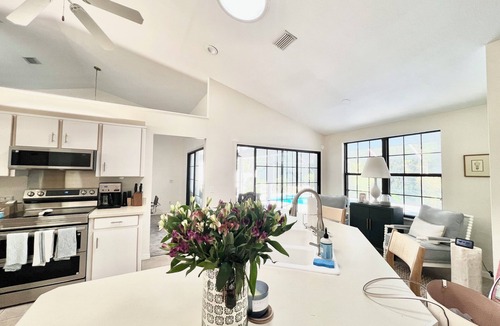 Samsula-Spruce Creek House | New! The Landing Pad-4 lrg BR-private heated pool-Reno-FlyIn-Golf-near Daytona