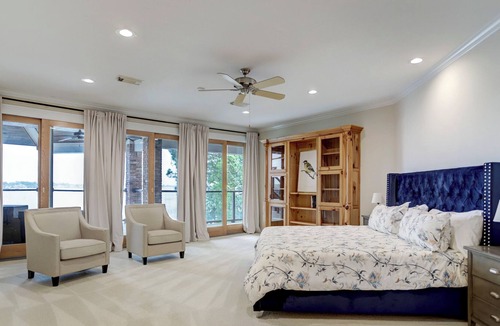 Montgomery Villa | NEW! The Sweet Breeze: Lakefront Luxury for 20 Guests!