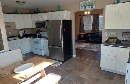 Marion Apartment | NEW! The Uptown Oasis.seconds from Uptown Marion!
