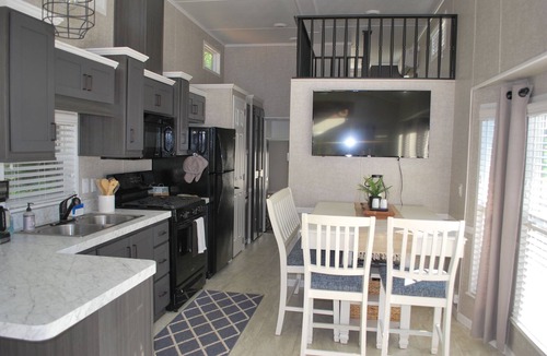 Keeling House | New Tiny Home 4 miles to VIR & close to Hyco Lake