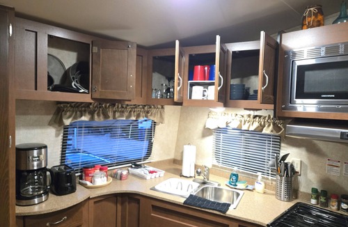 Key Largo House | New Tiny House RV, Kayak, Beach, Marina, Pool
