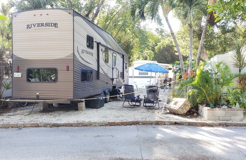 Key Largo House | New Tiny House RV, Kayak, Beach, Marina, Pool