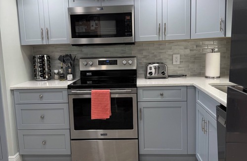 St. Petersburg Condo | NEW TO MARKET! Completely remodeled, convenient to beach/downtown, walk 2 marina