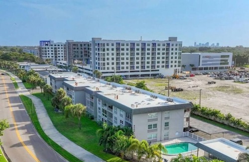 St. Petersburg Condo | NEW TO MARKET! Completely remodeled, convenient to beach/downtown, walk 2 marina