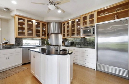 Beverly Hills House | New to market-Executive, custom home with a great view & heated pool 2020 008080