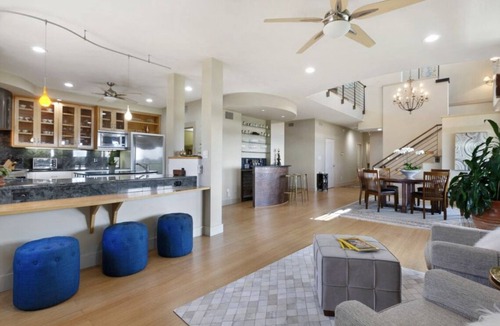 Beverly Hills House | New to market-Executive, custom home with a great view & heated pool 2020 008080