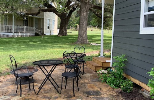 Round Top Cottage | NEW TO VRBO - Perfect Location - Gray Moss Farm Cottage