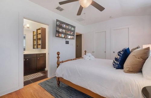 Tobin Hill House | NEW! Tobin Hill Gem, 7 Mins to Downtown!