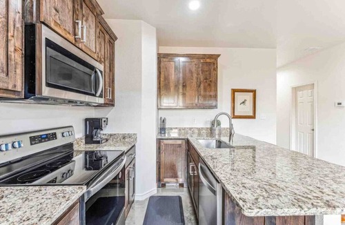 Stephenville House | New Townhome-Walk to Tarleton