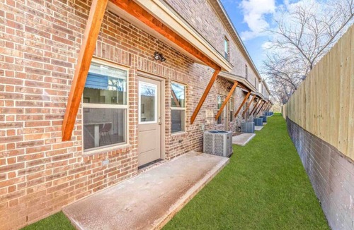Stephenville House | New Townhome-Walk to Tarleton