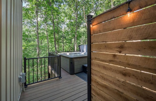 Treloar Cabin | NEW - Treehouse - Dogwood