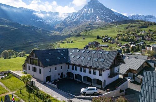 Albiez-le-Vieux Apartment | New Triplex Near Slopes Balcony & View