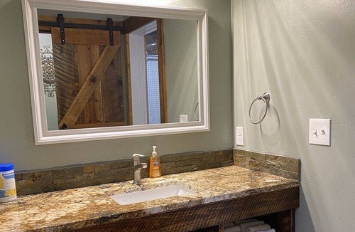 Crouch Apartment | New Two Bedroom Suite in Historic Downtown Crouch