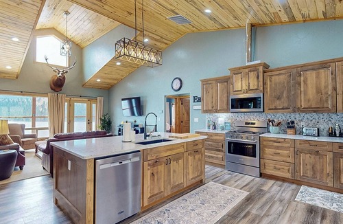Joseph House | New two-story tranquil lakeview home on Wallowa Lake. Pet-friendly with new appliances, modern furniture, and stunning views. Perfect getaway!