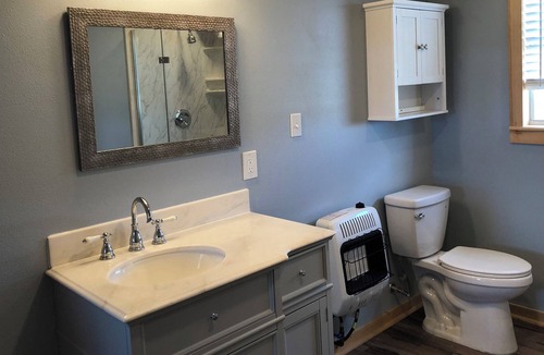 New Ulm Cabin | New Ulm Country Cottage /Spacious Tiny home