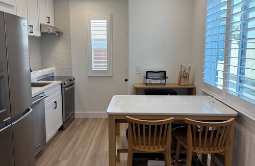 Roseville House | New unique 1-bedroom luxury tiny house in Roseville. Clean and comfy.