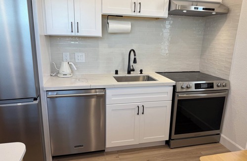 Roseville House | New unique 1-bedroom luxury tiny house in Roseville. Clean and comfy.