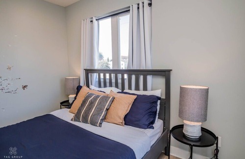 East Hollywood Apartment | New Unique 2 Bed Townhome 10 min from Universal