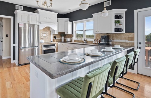 Shelby County House | *NEW* UNIQUE HOME: HOT TUB-SAUNA-FIREPIT-GAME ROOM-SPEAKEASY-INGROUND POOL-6 BEDS/5 BATHS-5 KING BEDS