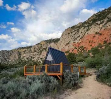 Orderville House | NEW! Unique Modern Glamping Chalet #3