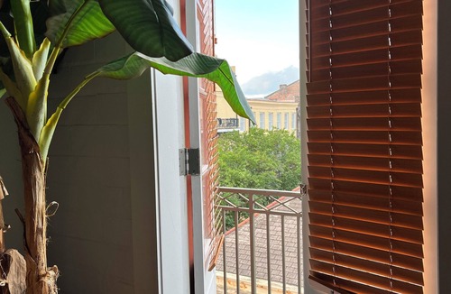 French Quarter Apartment | New Unit! Near Bourbon St. Book for Festivals ! Great for Small Groups Birthdays