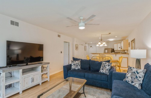 Scenic Gulf Drive Condo | NEW UPDATES! 🏖 FREE BEACH SETUP- 2 Chairs & Umbrella