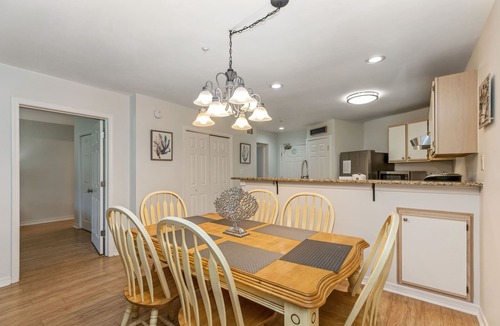 Scenic Gulf Drive Condo | NEW UPDATES! 🏖 FREE BEACH SETUP- 2 Chairs & Umbrella