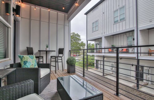 Hillsboro West End House | New Upgrades! Hillsboro Village, Walkable, Private Rooftop, Family Friendly!