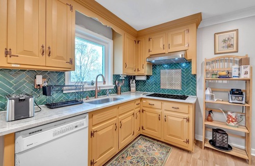 North Chesterfield House | NEW! Upscale Escape | Game Room & Spa-Like Baths