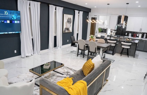 OST - South Union House | NEW Upscale home by stadium, med center, downtown Houston Texas