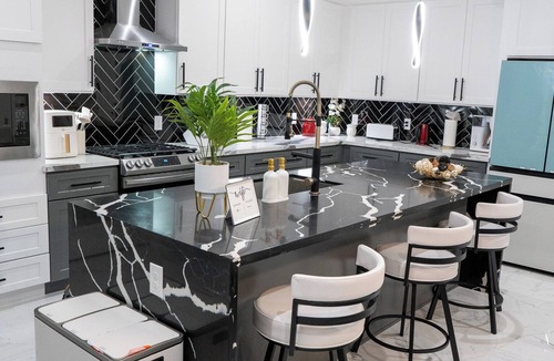 OST - South Union House | NEW Upscale home by stadium, med center, downtown Houston Texas