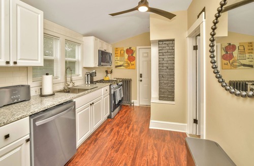 Hyde Park House | NEW! Upscale Private 3 Bed, Free Parking, W&D, Near MBTA, Backyard