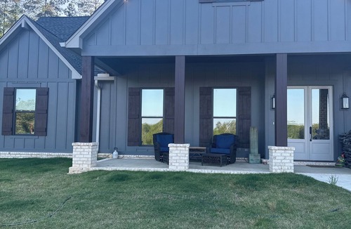 Oxford House | New upscale sanctuary less than 15 miles to Oxford square!