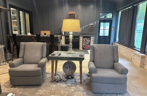 Oxford House | New upscale sanctuary less than 15 miles to Oxford square!