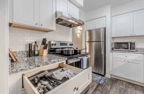 North Dallas Apartment | NEW! Urban Comfort | KING Bed Centrally Located